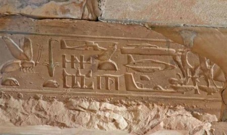 Ancient-Egyptian-Hieroglyphics-That-Depict-Modern-Technology-450x269